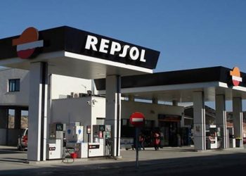 Repsol earns 26.7% less until June and raises shareholder remuneration