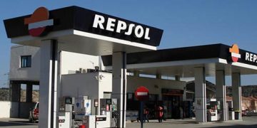 Repsol earns 26.7% less until June and raises shareholder remuneration