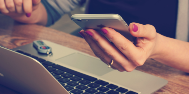 Teens and Internet Addiction – Symptoms and Preventions