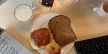 Healthy snacks that you should stick to at the office