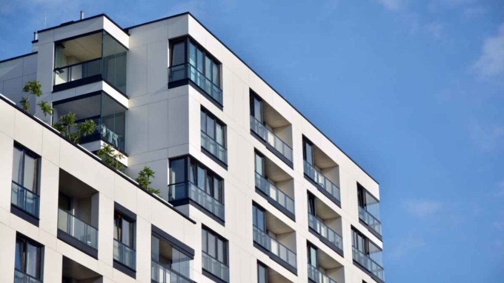 4 Advantages of Investing in a Condo