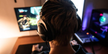 Market Reels How Stock Market Investing Aligns with Online Gaming Strategies