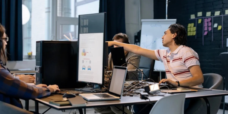 A Mobile App Developer's Role in the App Development Industry