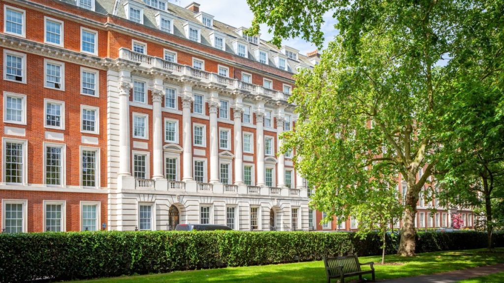 Navigating Prime London Real Estate with a Property Consultant