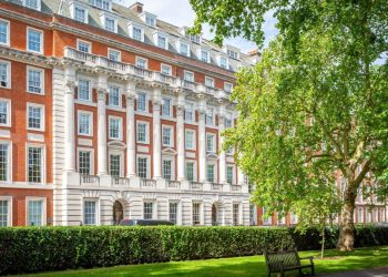 Navigating Prime London Real Estate with a Property Consultant